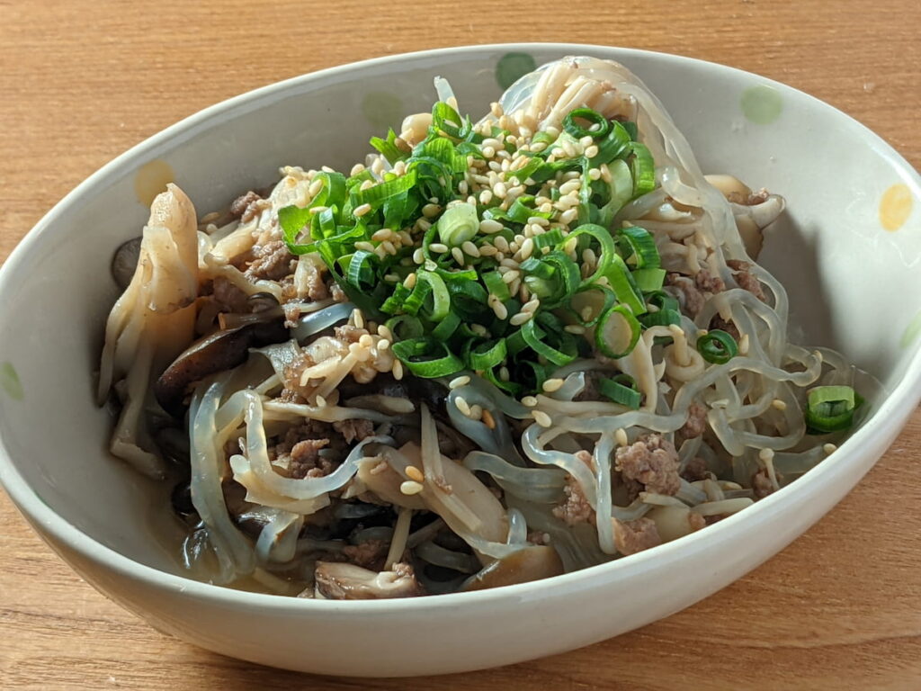 舞茸と糸こんにゃくの和え物|炒めてから調理することで黒変を抑えることも可能