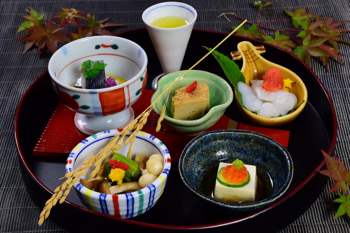 伊賀の割烹で提供される美しい会席料理の前菜