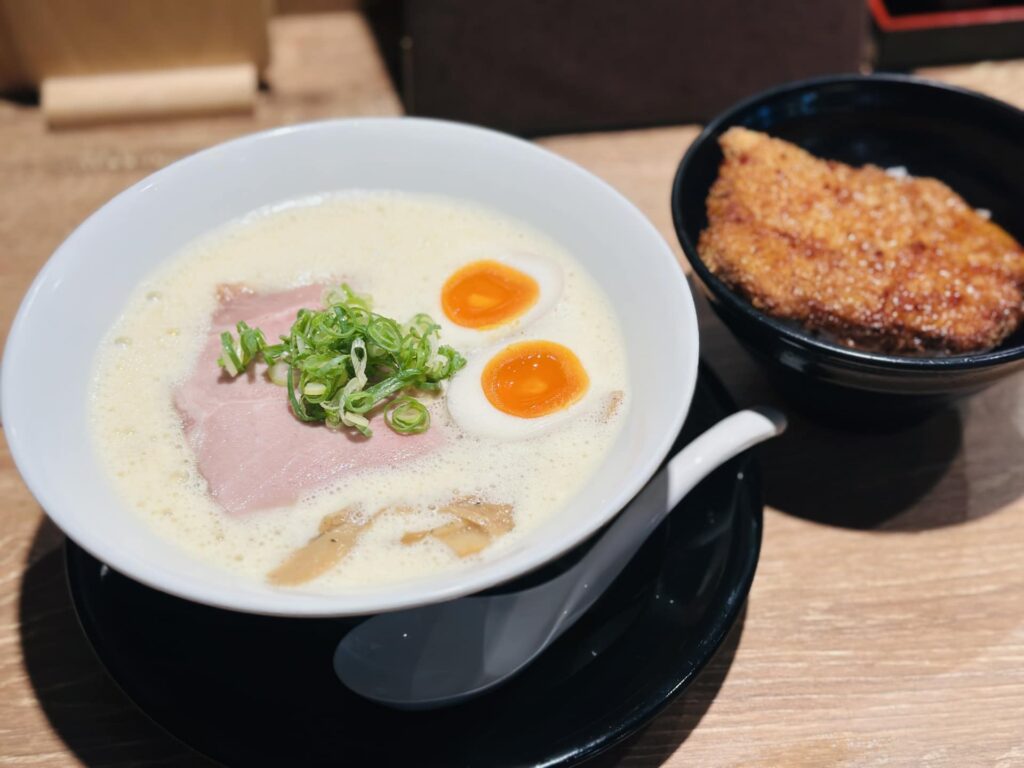 とり白湯ラーメン