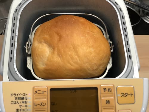 カルーア20％ 配合の食パン 【魔法庵 × おかだけんいち】