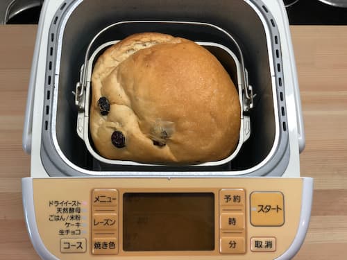 レーズン 24％の食パン【魔法庵×おかだけんいち】
