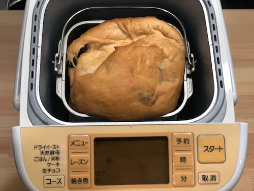レーズン 32％の食パン【魔法庵×おかだけんいち】