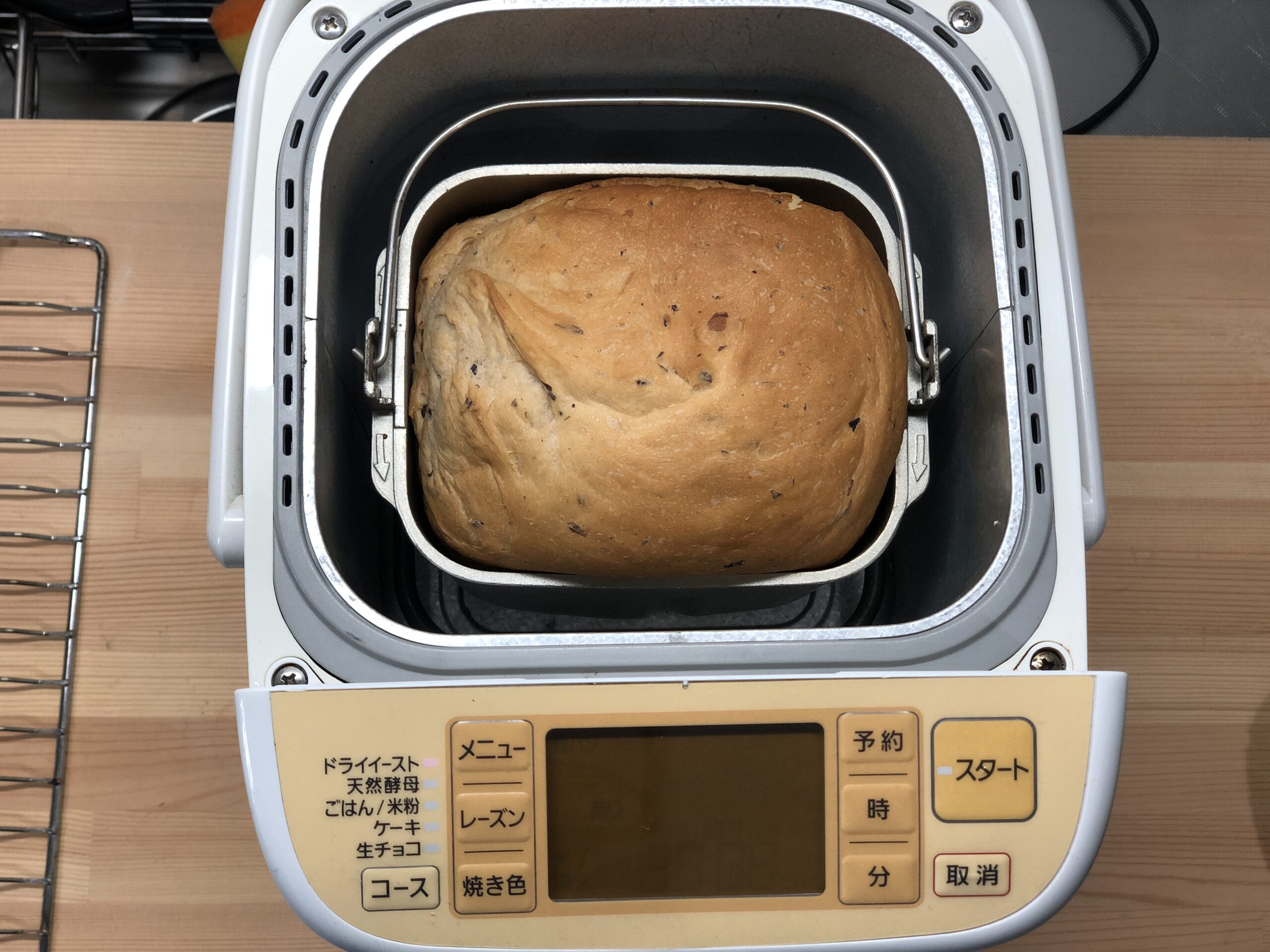 【ホームベーカリー奮闘記】 黒豆 21％の食パン