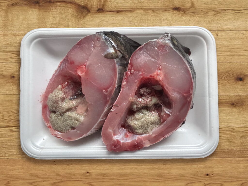 鯉の輪切り2切れ｜鮮度の見分け方