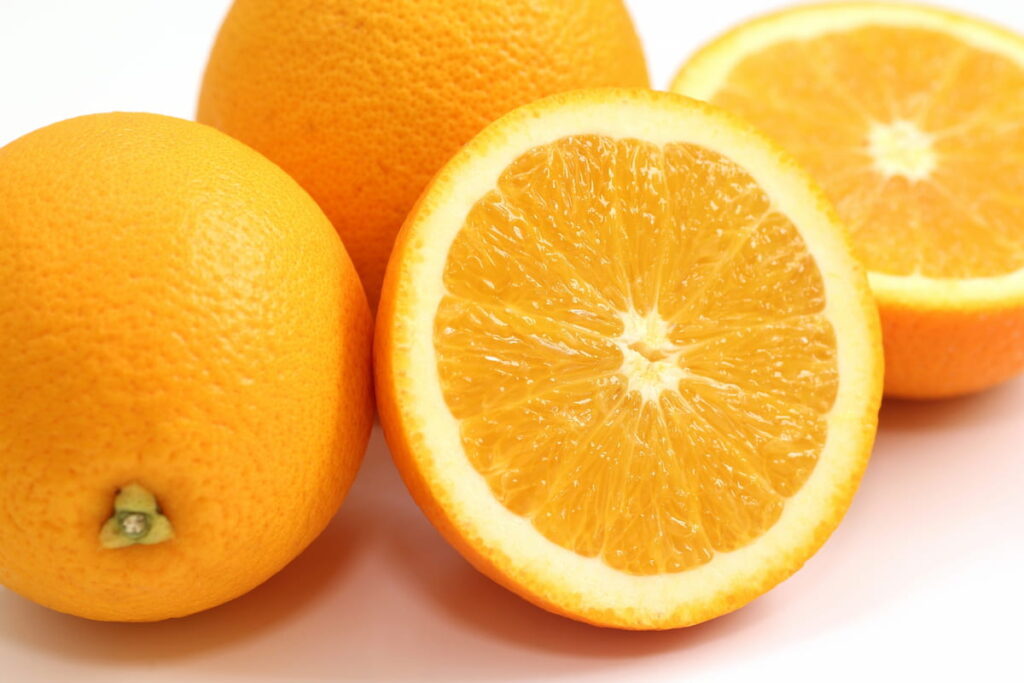 ネーブルオレンジの特徴を示す写真 お尻の部分にへそのような突起がある
