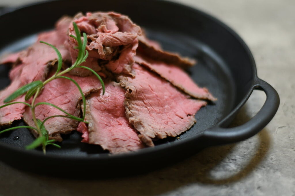 外モモを使ったローストビーフ｜低温でじっくり火を通したしっとり食感