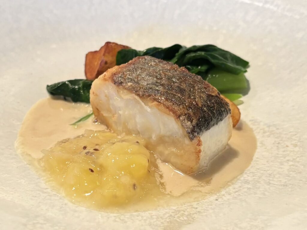 すずきのムニエル｜淡白な白身をバターで香ばしく仕上げた料理