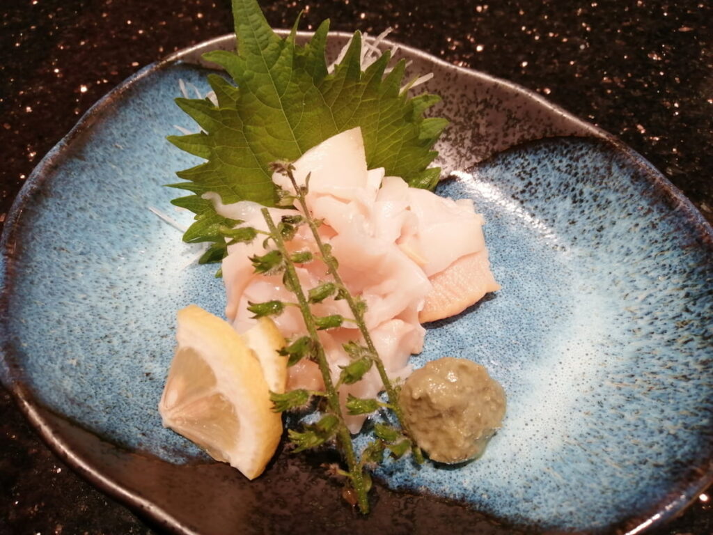 刺身にしたバイ貝の皿盛り｜バイ貝のおすすめ調理法