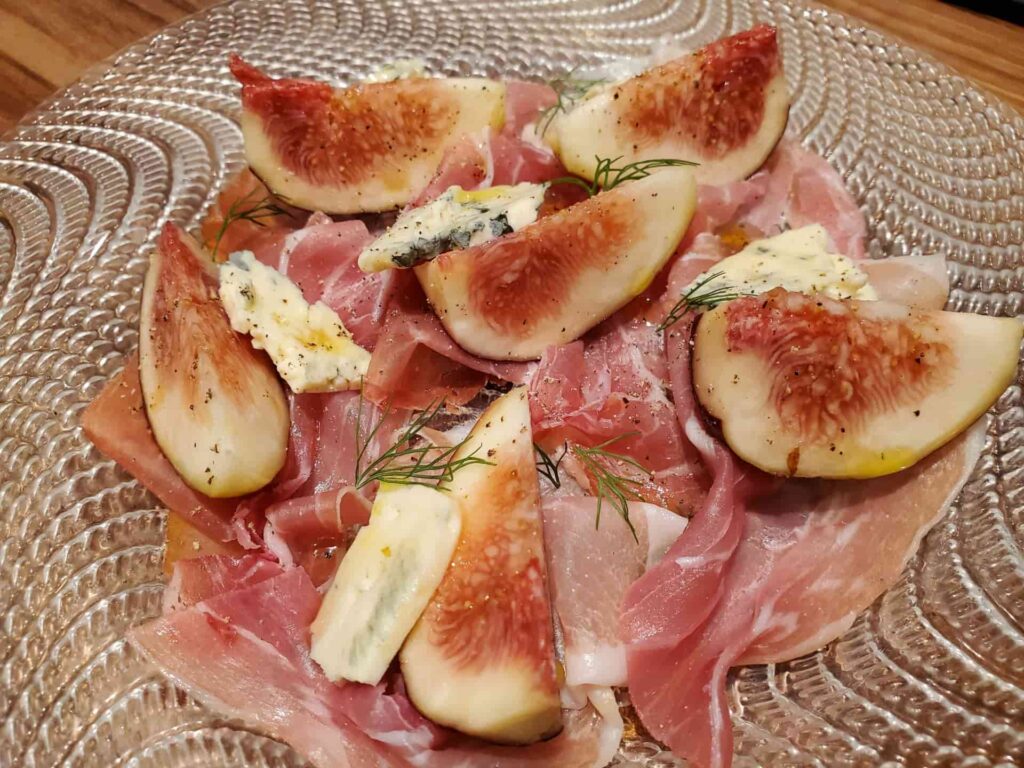 無花果と生ハムの前菜｜甘みと塩気が相性抜群