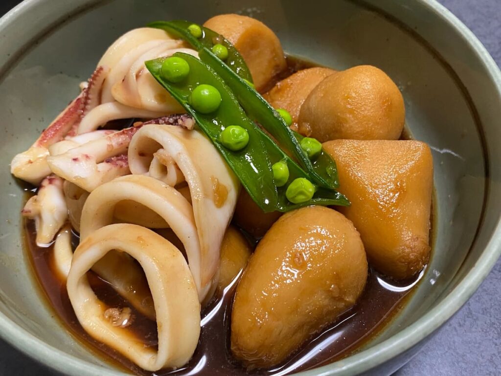 里芋と赤烏賊の煮物