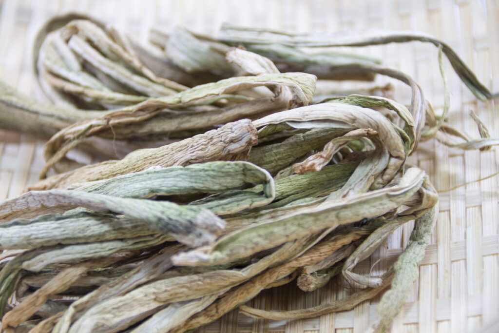 干したずいき（芋がら）の写真｜長期保存用の干しずいき