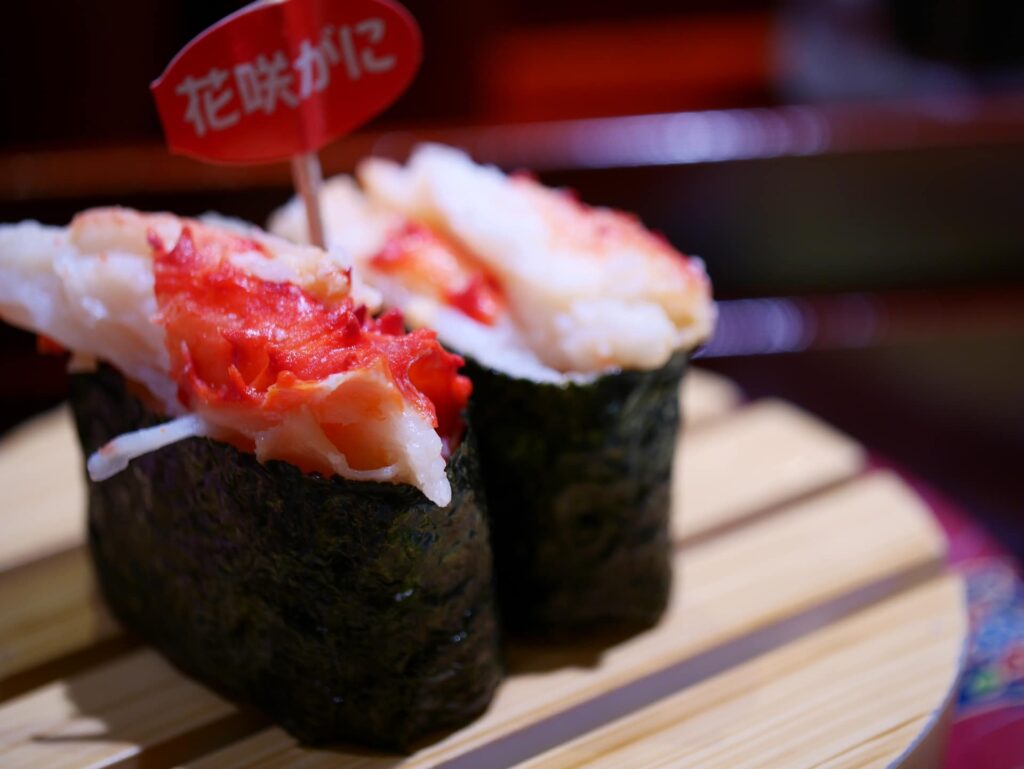 花咲蟹の軍艦寿司｜濃厚な蟹味噌と甘い身を握りにした寿司
