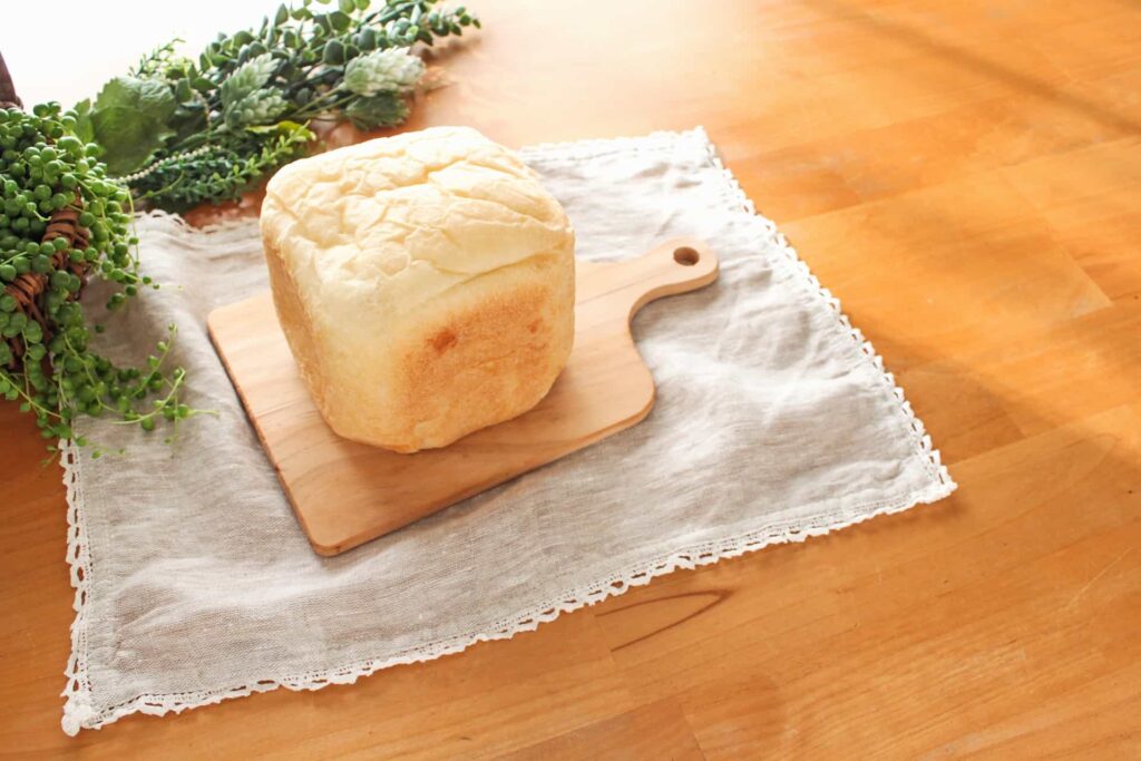 ホームベーカリーで焼いた生クリーム食パン|しっとりふわふわの焼き上がり