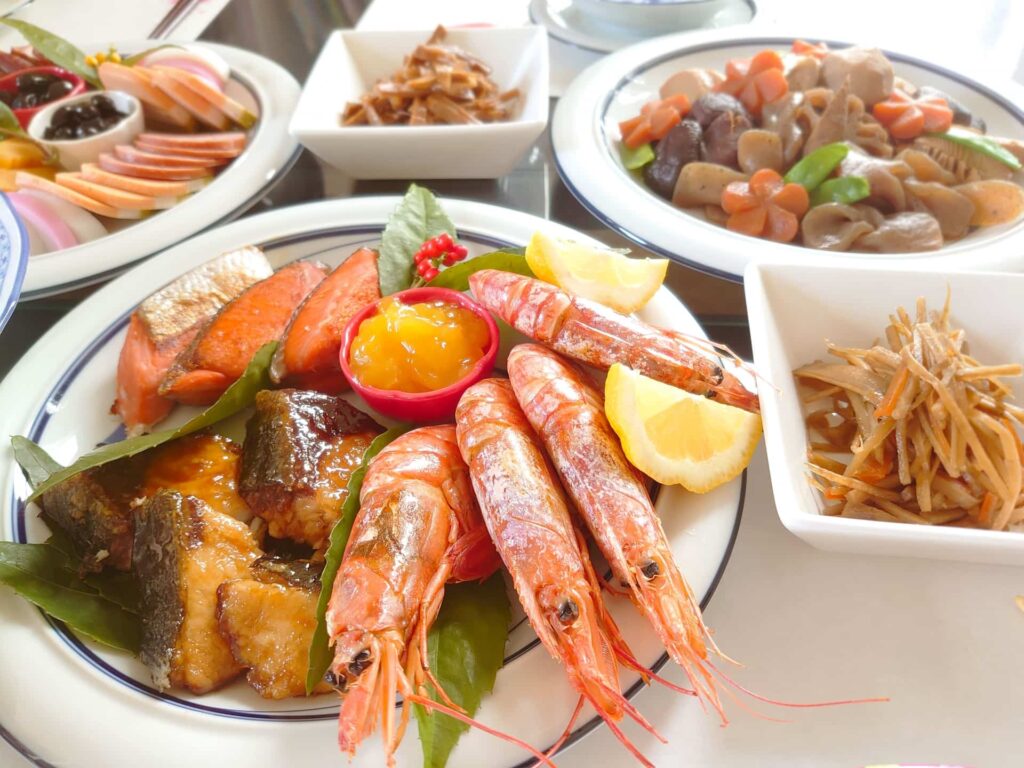 おせち料理の焼き物｜えびと鮭の盛り合わせ