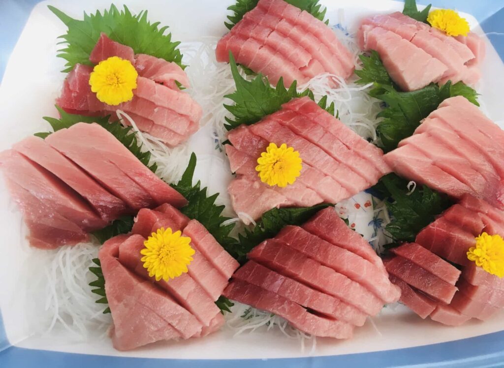 ミナミマグロの刺身（深い赤色の赤身）