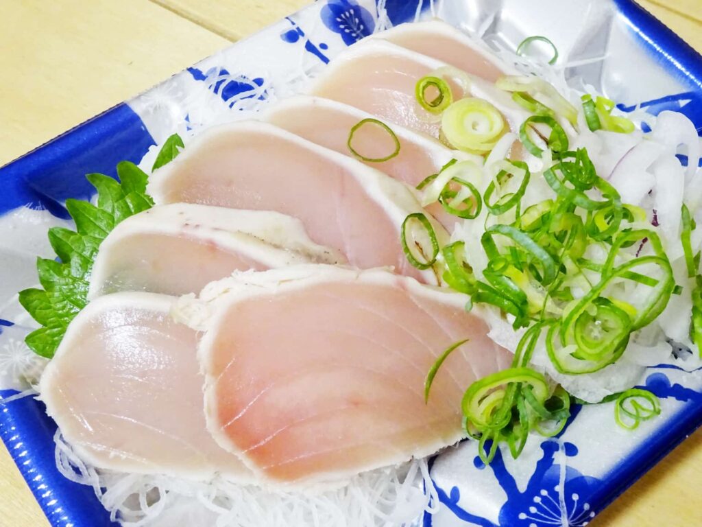 香ばしく炙ったビンナガマグロのたたき