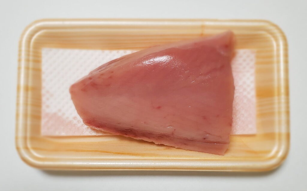 ビンナガマグロの柵の選び方｜透明感とツヤが鮮度の目安