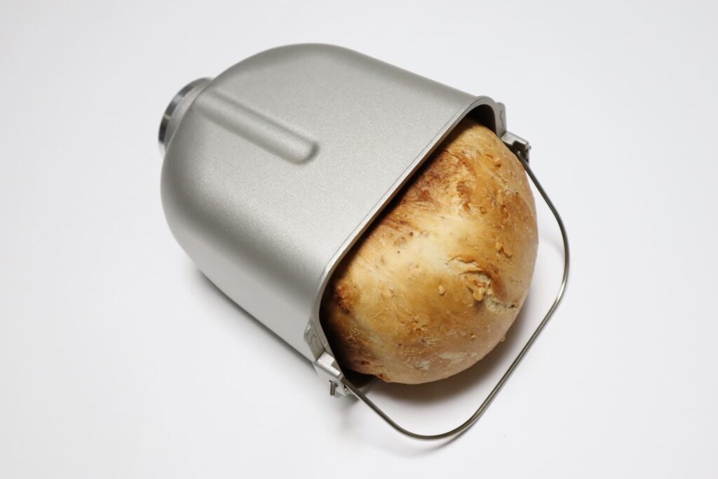 パンケースに入ったままの食パン