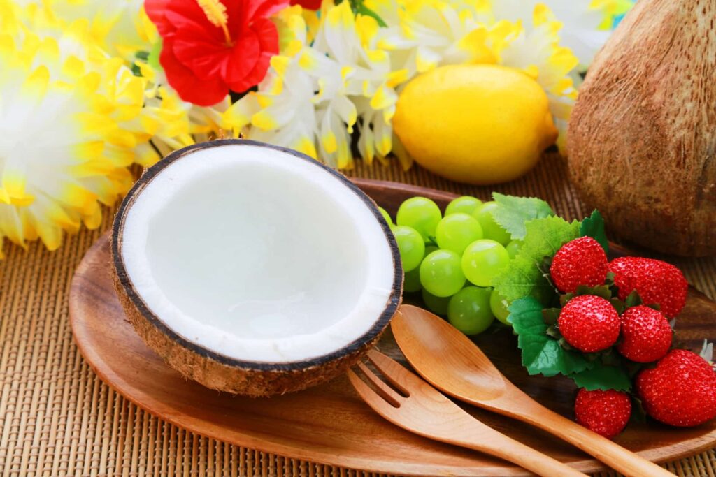 ココナッツと南国フルーツが並んだ写真｜ココナッツ食パンレシピ一覧