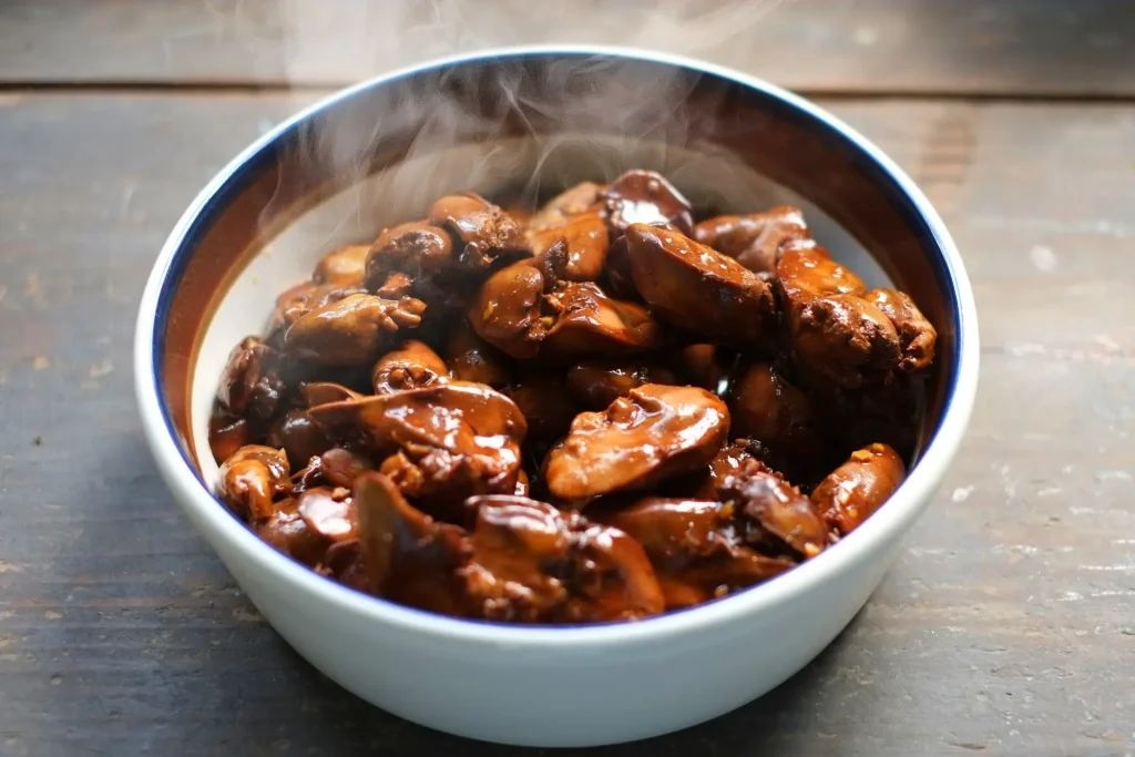 とり肝の生姜煮を器に盛り付けた写真