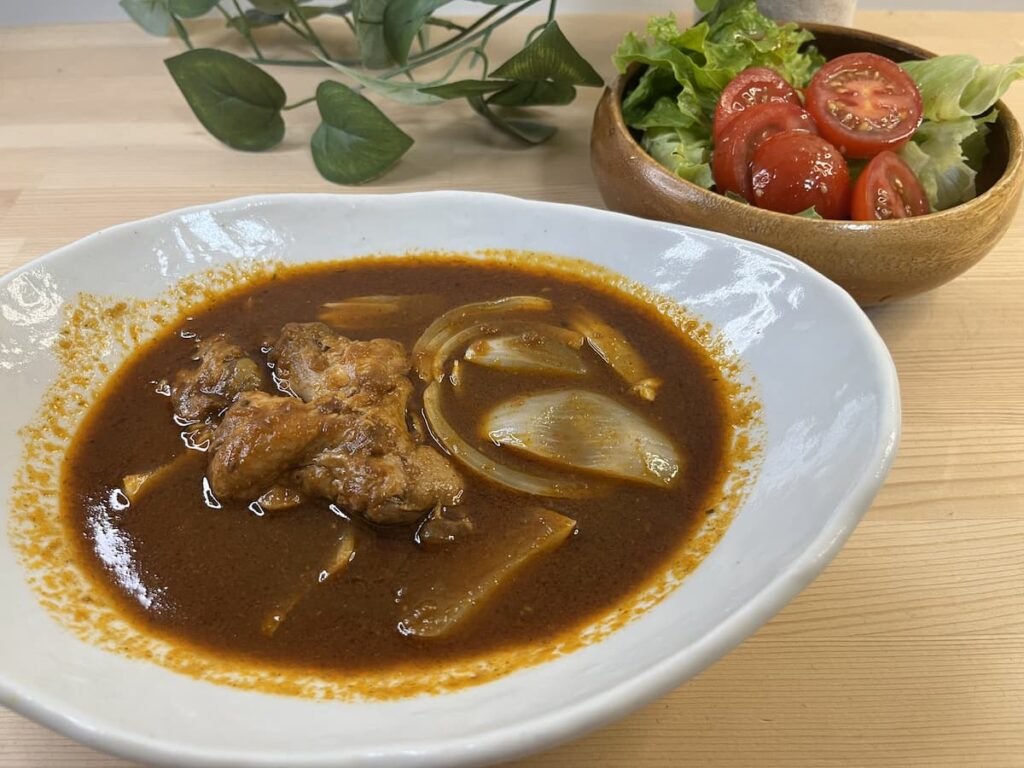 Oisix 北海道産鶏の玉ねぎスープカレー 盛り付け写真｜単品商品レビュー