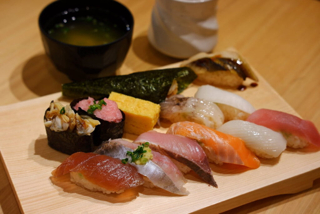 新鮮な寿司盛り合わせ