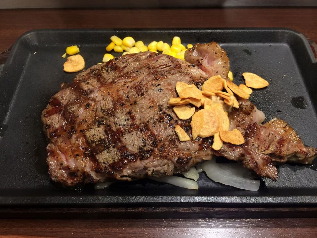 BBQの肉量の目安:大人1人分300gのステーキ肉(焼き上がりイメージ)