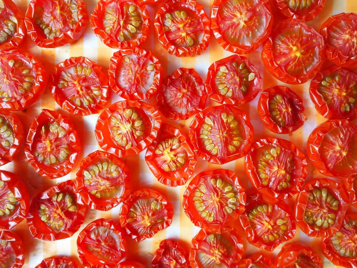 ドライトマト（乾燥トマト）｜カリウムが多い野菜ランキングの代表例（mg/100g）