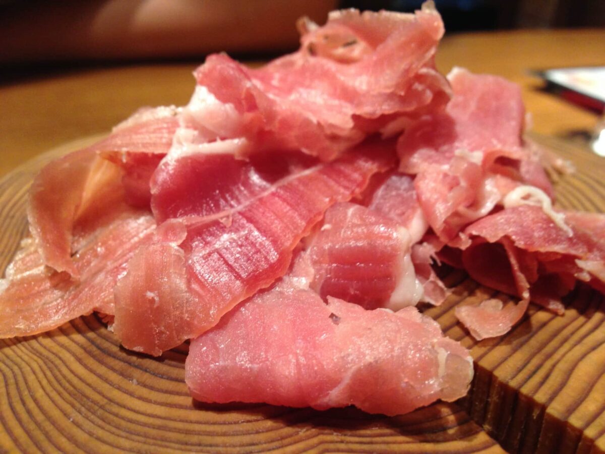 生ハム(肉類のビタミンD含有量ランキングの例)