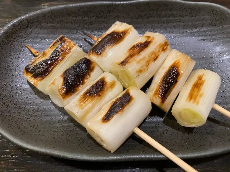 鰤の煮付けに合う:焼きシロネギ
