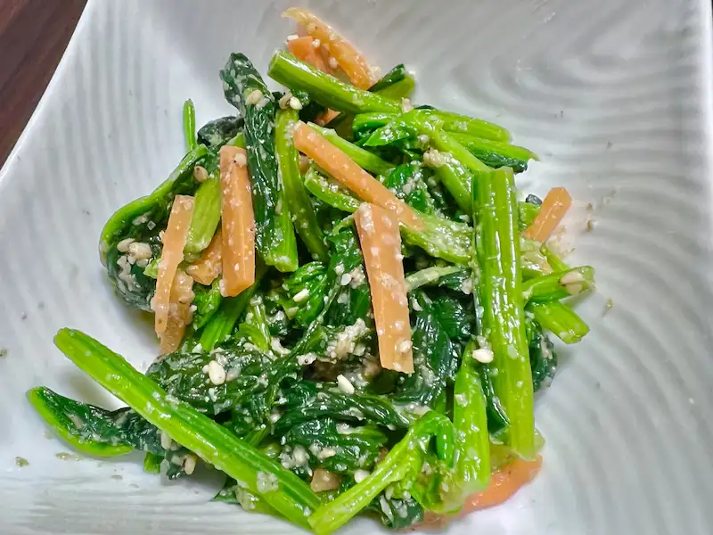 鰤の煮つけにはほうれんそうの胡麻和え