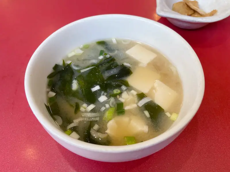 豆腐とわかめの味噌汁