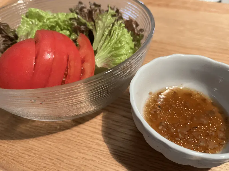 無塩ドットコムのドレッシングとサラダ